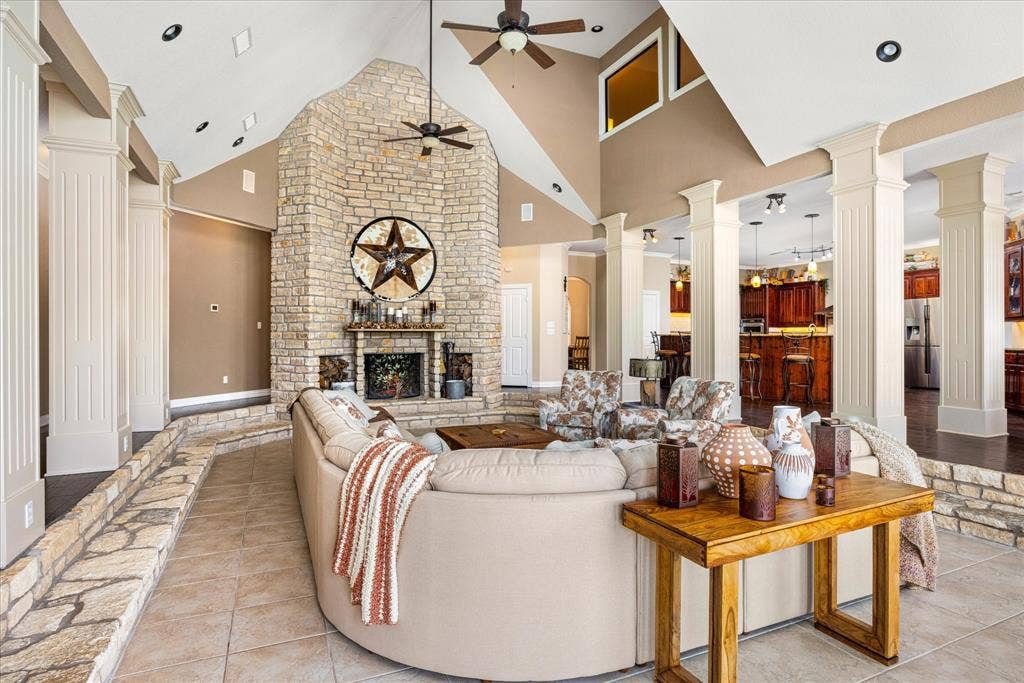 6410 Westover Drive, Granbury, TX 76049 6410 Westover Drive, Granbury, TX 76049