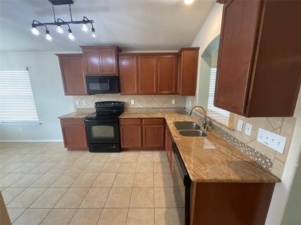 9916 Orion Drive, Temple, TX 76502 9916 Orion Drive, Temple, TX 76502