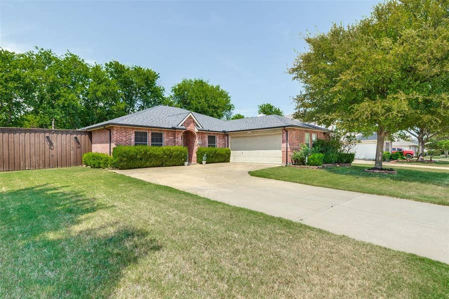 Property photo for 905 Larkspur Drive, Allen, TX