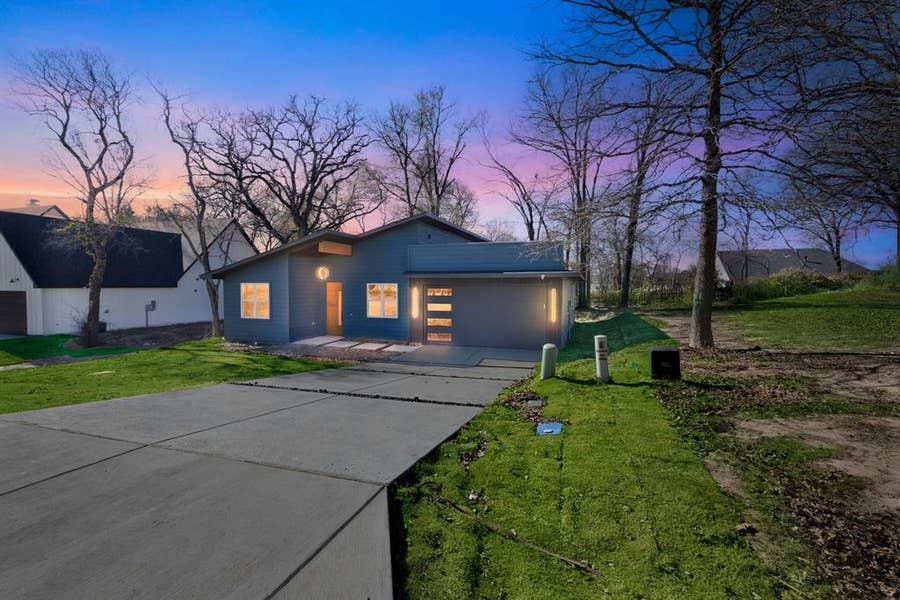 Property photo for 320 Splitrail Drive, Mabank, TX