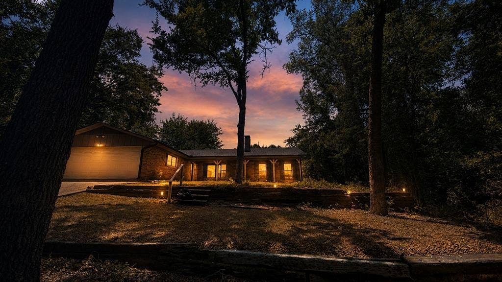 106 E Fairway Drive, Hideaway, TX 75771 Some photos have been digitally enhanced.