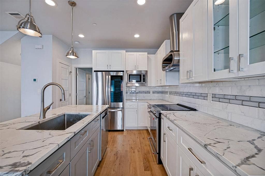 2318 Stutz Drive, #C4, Dallas, TX 75235 2318 Stutz Drive, #C4, Dallas, TX 75235