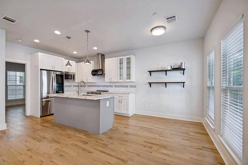 2318 Stutz Drive, #C4, Dallas, TX 75235 2318 Stutz Drive, #C4, Dallas, TX 75235