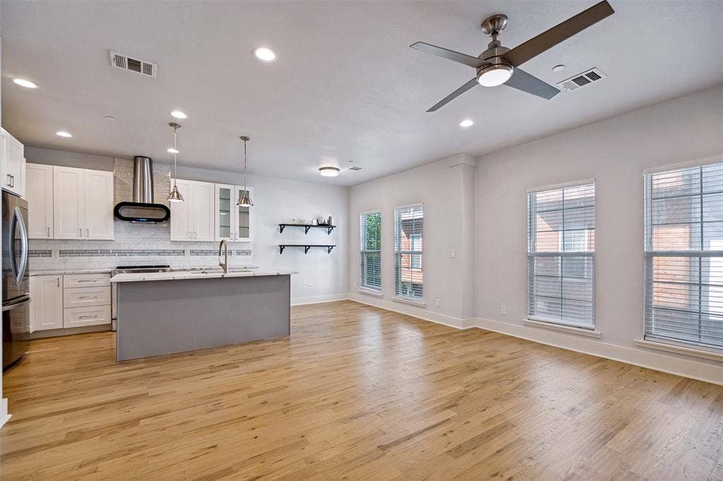 2318 Stutz Drive, #C4, Dallas, TX 75235 2318 Stutz Drive, #C4, Dallas, TX 75235