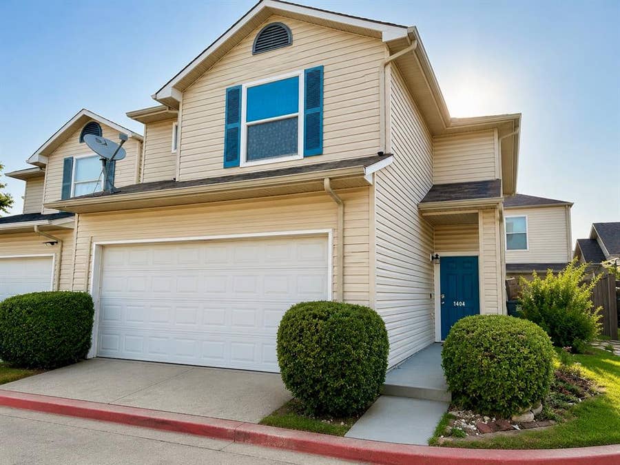 Property photo for 1404 Romo Plaza, Dallas, TX