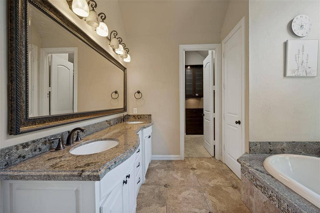 3785 Park Place, Addison, TX 75001 3785 Park Place, Addison, TX 75001