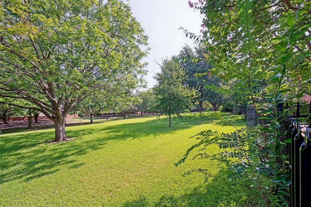 3785 Park Place, Addison, TX 75001 3785 Park Place, Addison, TX 75001