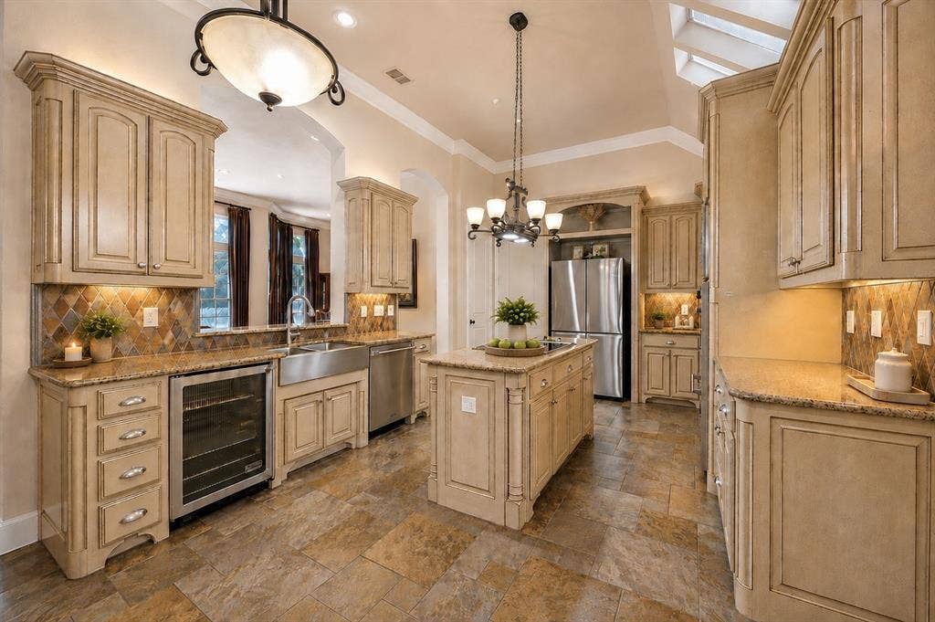 3785 Park Place, Addison, TX 75001 3785 Park Place, Addison, TX 75001
