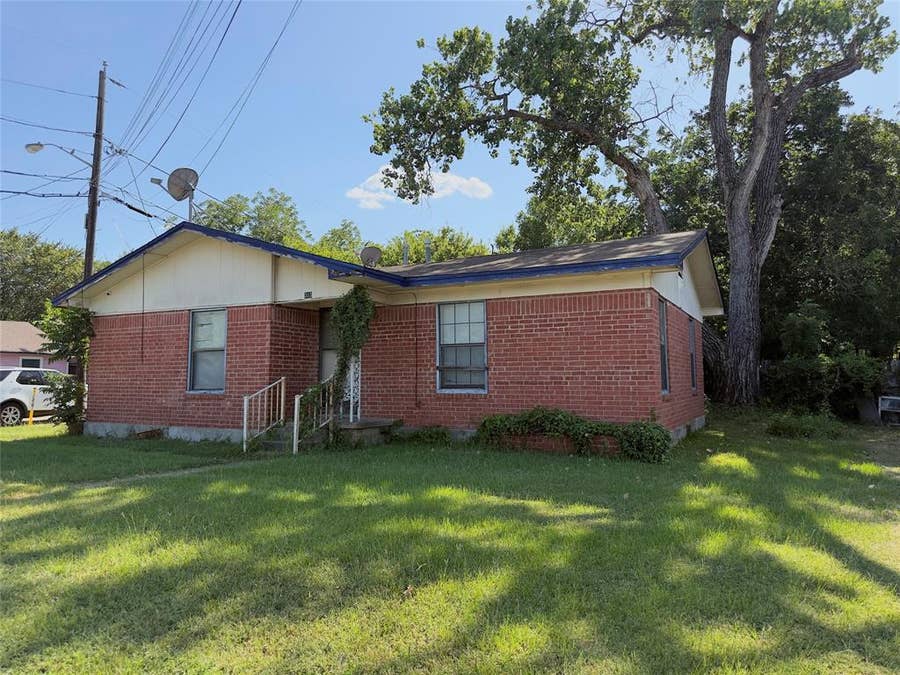 Property photo for 303 N Masters Drive, Dallas, TX