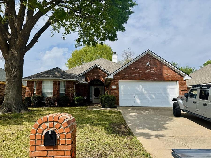 Property photo for 215 Springpark Drive, Arlington, TX