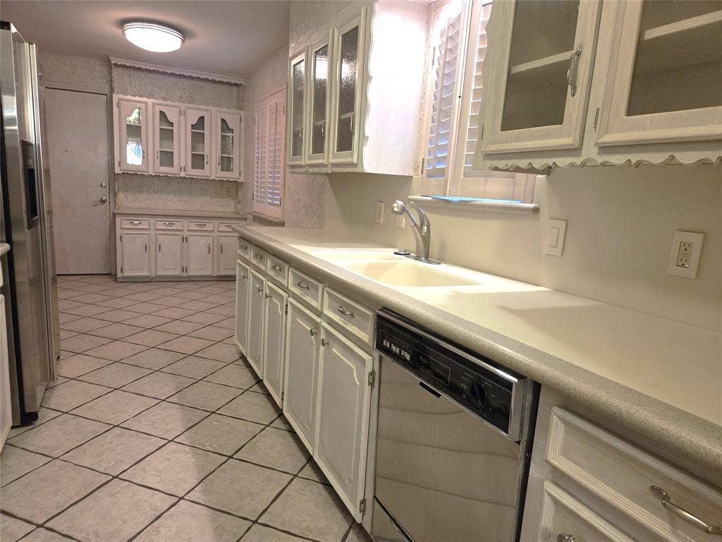 9334 Hunters Creek Drive, Dallas, TX 75243 9334 Hunters Creek Drive, Dallas, TX 75243