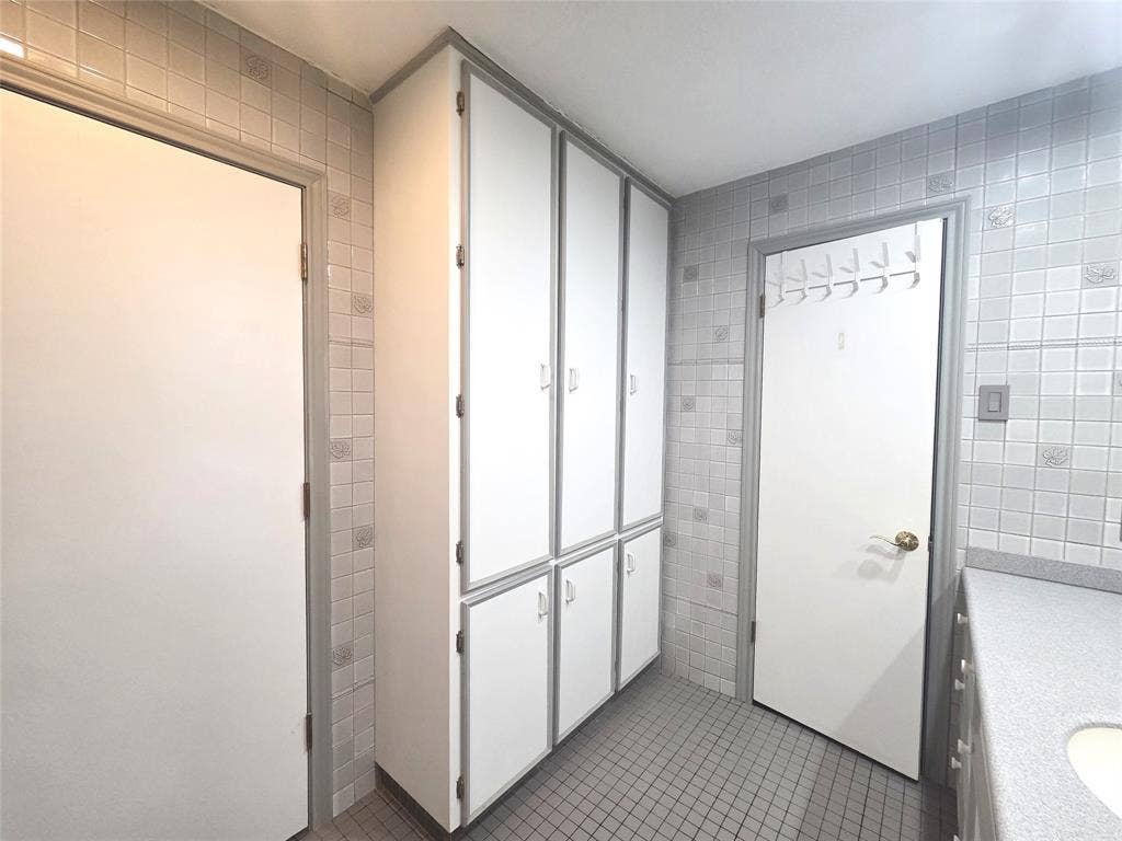9334 Hunters Creek Drive, Dallas, TX 75243 9334 Hunters Creek Drive, Dallas, TX 75243