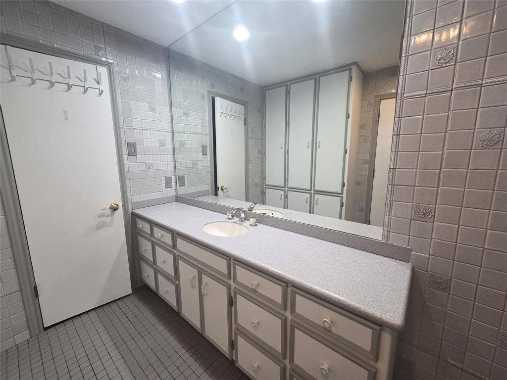 9334 Hunters Creek Drive, Dallas, TX 75243 9334 Hunters Creek Drive, Dallas, TX 75243