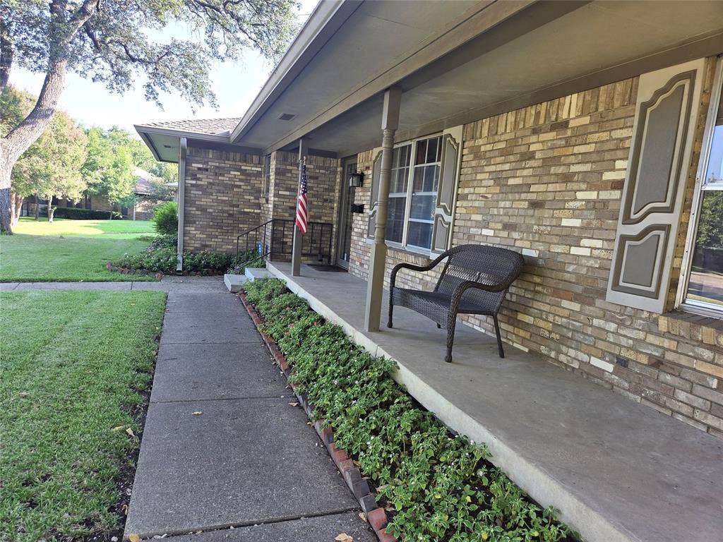 9334 Hunters Creek Drive, Dallas, TX 75243 9334 Hunters Creek Drive, Dallas, TX 75243