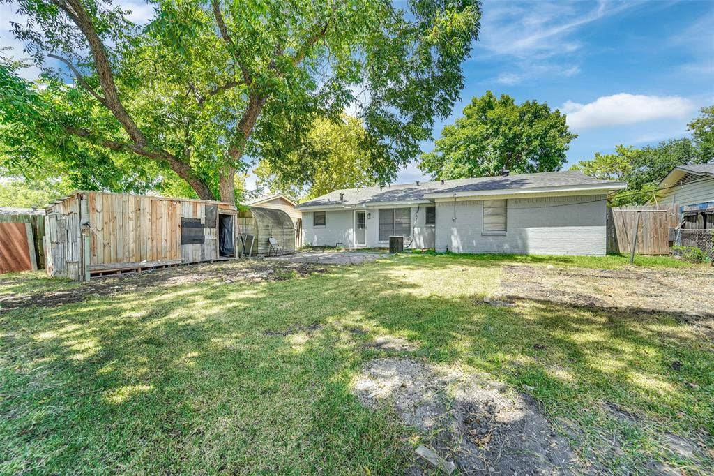 510 Pleasant Valley Road, Garland, TX 75040 510 Pleasant Valley Road, Garland, TX 75040