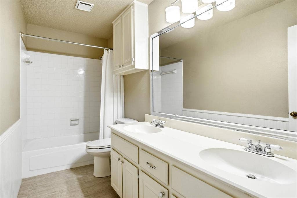 1321 Oak Harbor Boulevard, Azle, TX 76020 Large second bath!