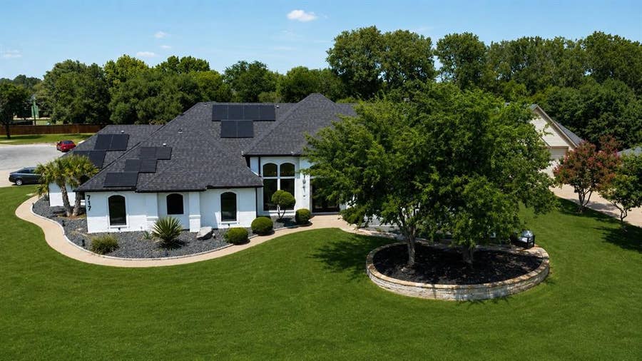 Property photo for 717 Pintail Court, Granbury, TX