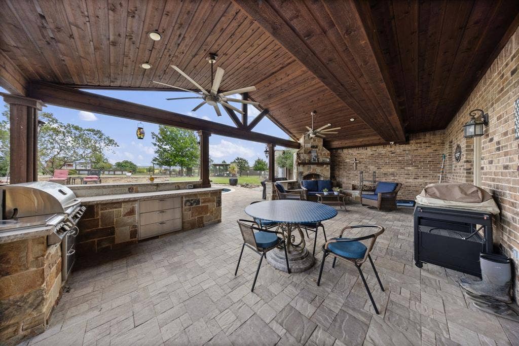 17155 County Road 605, Farmersville, TX 75442 Covered back patio