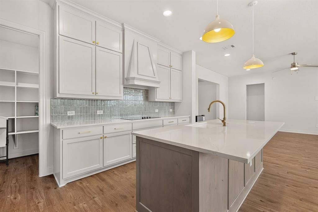 818 Monza Drive, Midlothian, TX 76065 818 Monza Drive, Midlothian, TX 76065