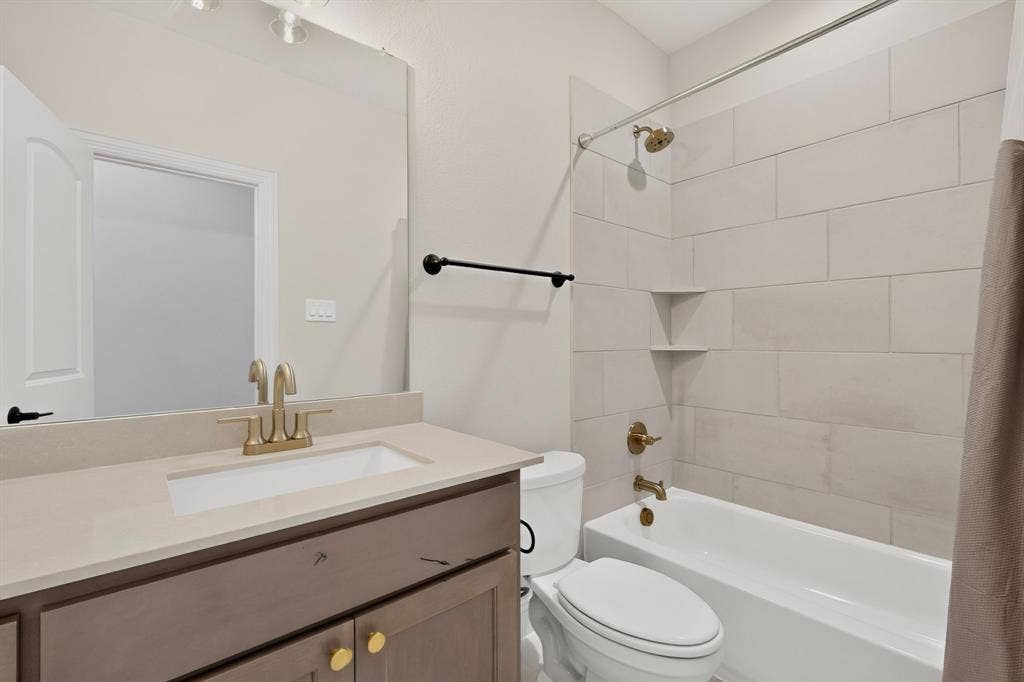 818 Monza Drive, Midlothian, TX 76065 818 Monza Drive, Midlothian, TX 76065