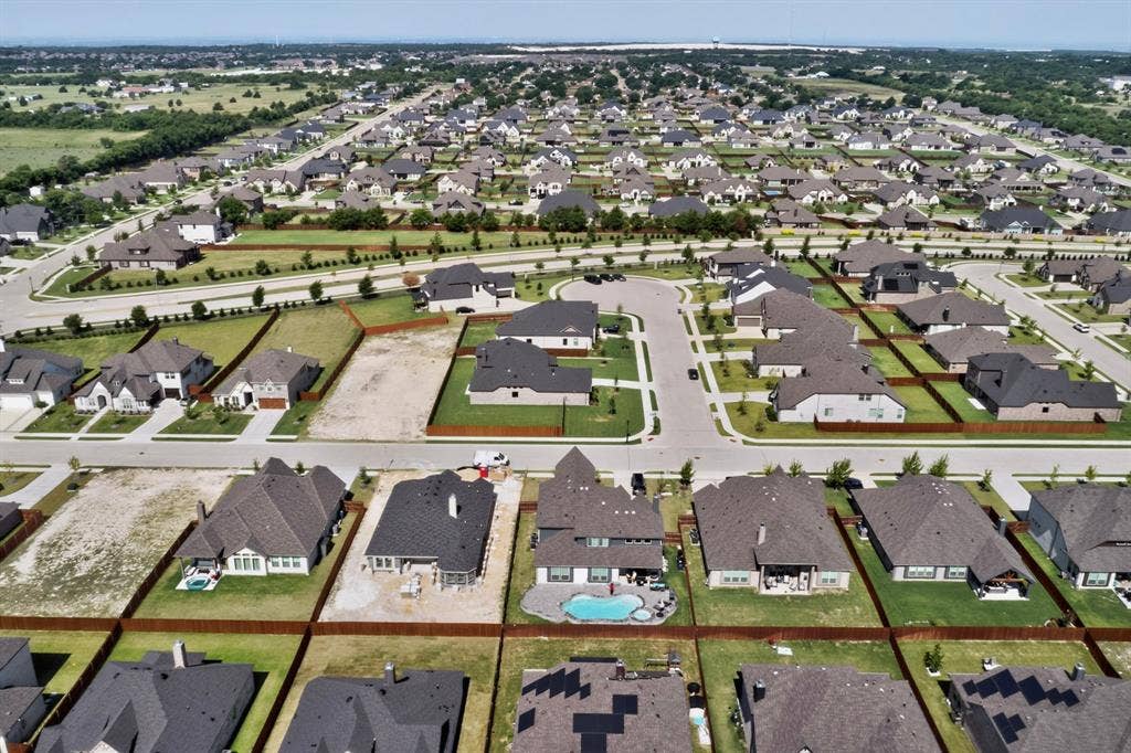 818 Monza Drive, Midlothian, TX 76065 818 Monza Drive, Midlothian, TX 76065