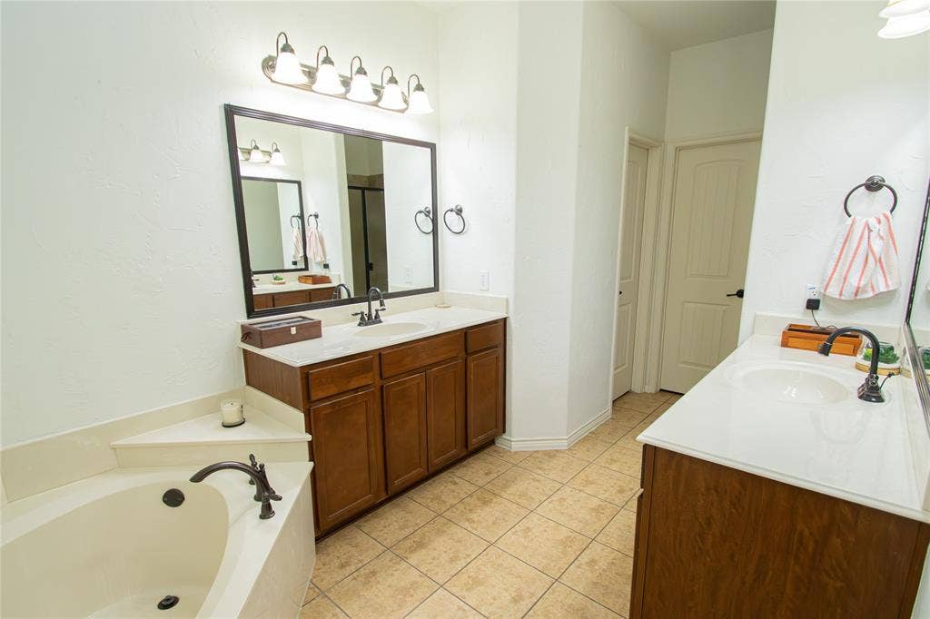 10017 Bell Rock Road, Frisco, TX 75035 10017 Bell Rock Road, Frisco, TX 75035