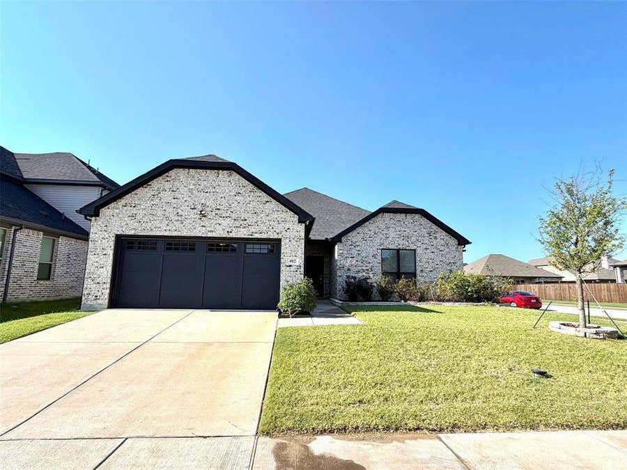Property photo for 402 Coyote Creek Drive, Lavon, TX