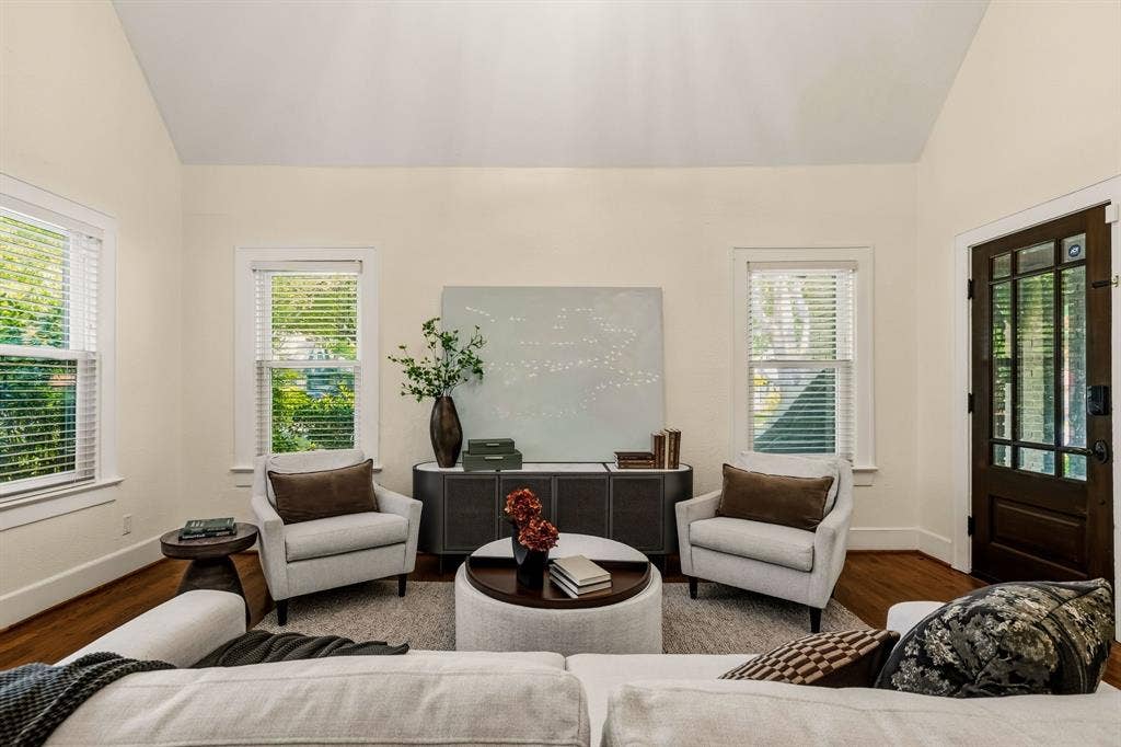 907 Monte Vista Drive, Dallas, TX 75223 907 Monte Vista Drive, Dallas, TX 75223