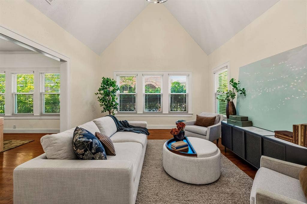 907 Monte Vista Drive, Dallas, TX 75223 907 Monte Vista Drive, Dallas, TX 75223