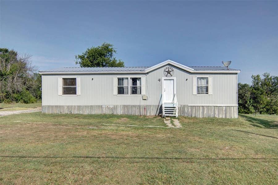 Property photo for 106 Choctaw Ridge, Weatherford, TX