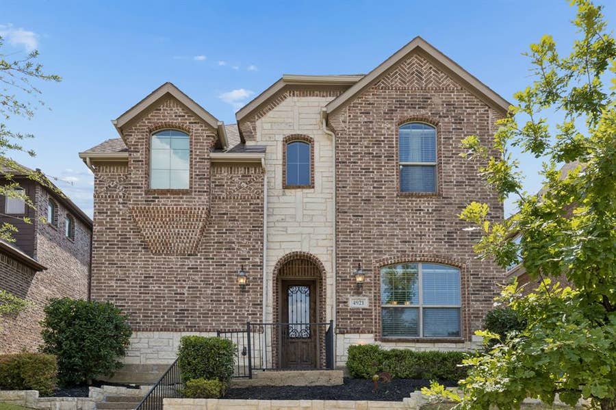 Property photo for 4921 Empire Way, Irving, TX
