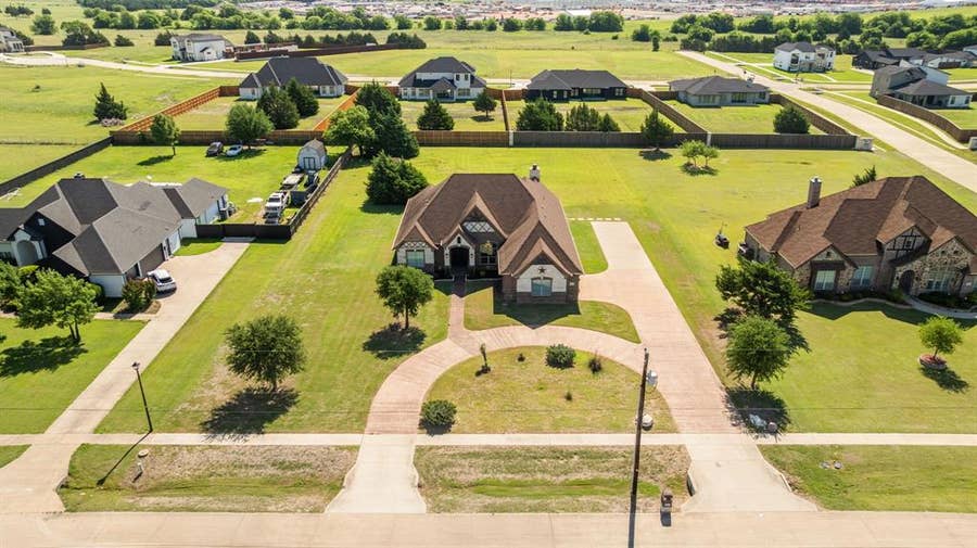 Property photo for 422 Rugged Drive, Red Oak, TX
