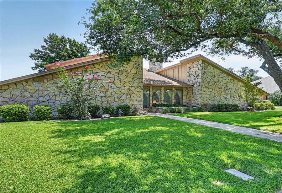Property photo for 4001 Snow Creek Drive, Fort Worth, TX
