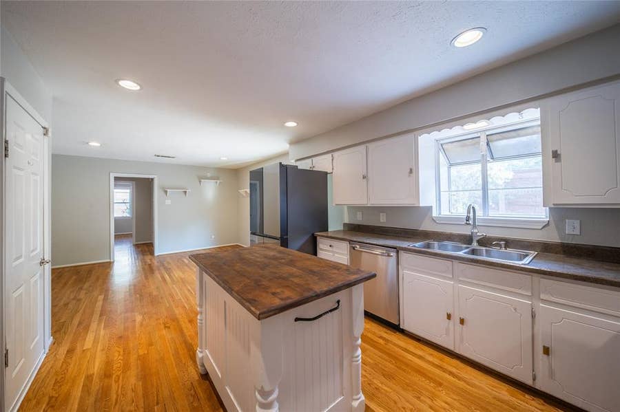 Property photo for 11030 Paddock Circle, Dallas, TX