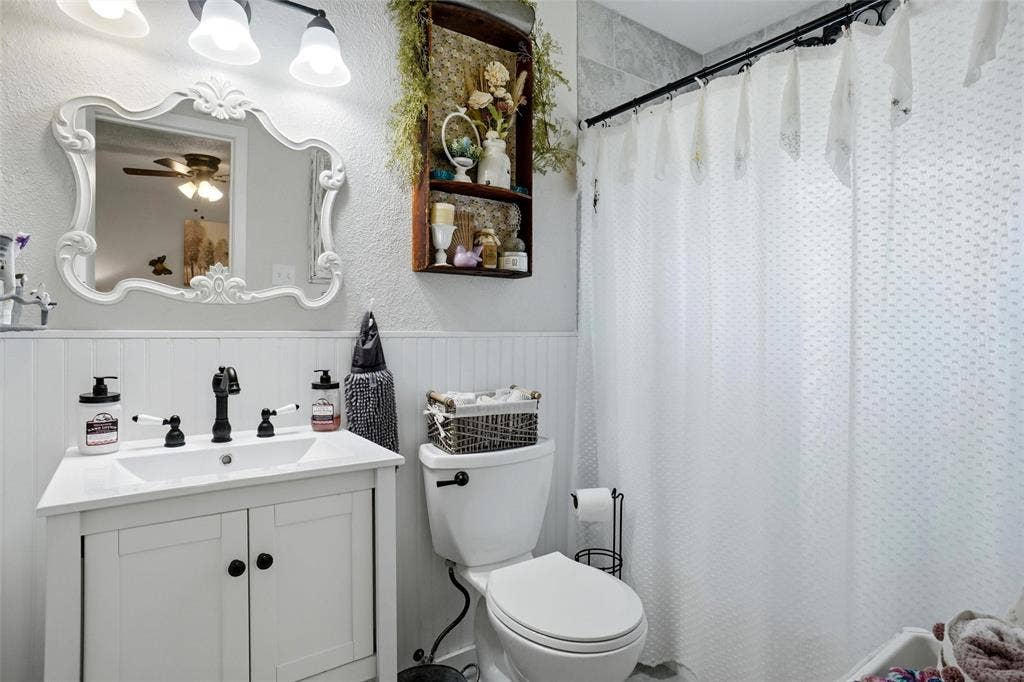 902 Meadowcreek Street, Krum, TX 76249 902 Meadowcreek Street, Krum, TX 76249