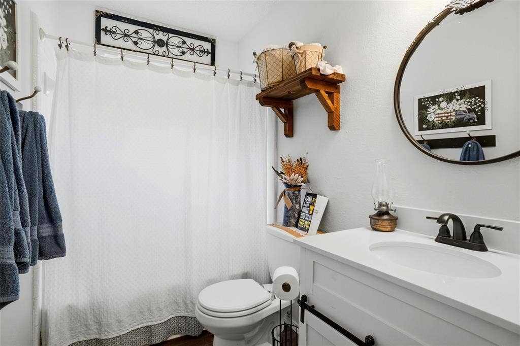 902 Meadowcreek Street, Krum, TX 76249 902 Meadowcreek Street, Krum, TX 76249