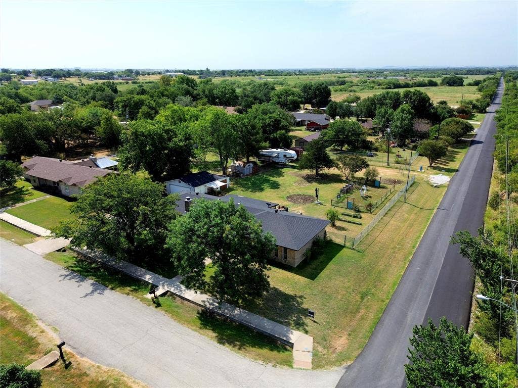902 Meadowcreek Street, Krum, TX 76249 902 Meadowcreek Street, Krum, TX 76249