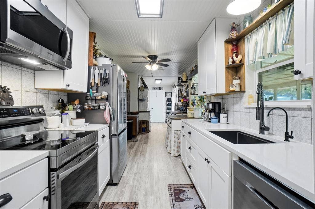 902 Meadowcreek Street, Krum, TX 76249 902 Meadowcreek Street, Krum, TX 76249