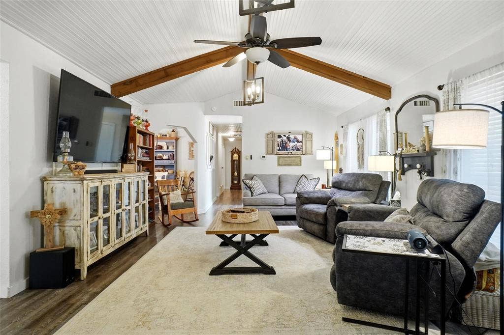 902 Meadowcreek Street, Krum, TX 76249 902 Meadowcreek Street, Krum, TX 76249