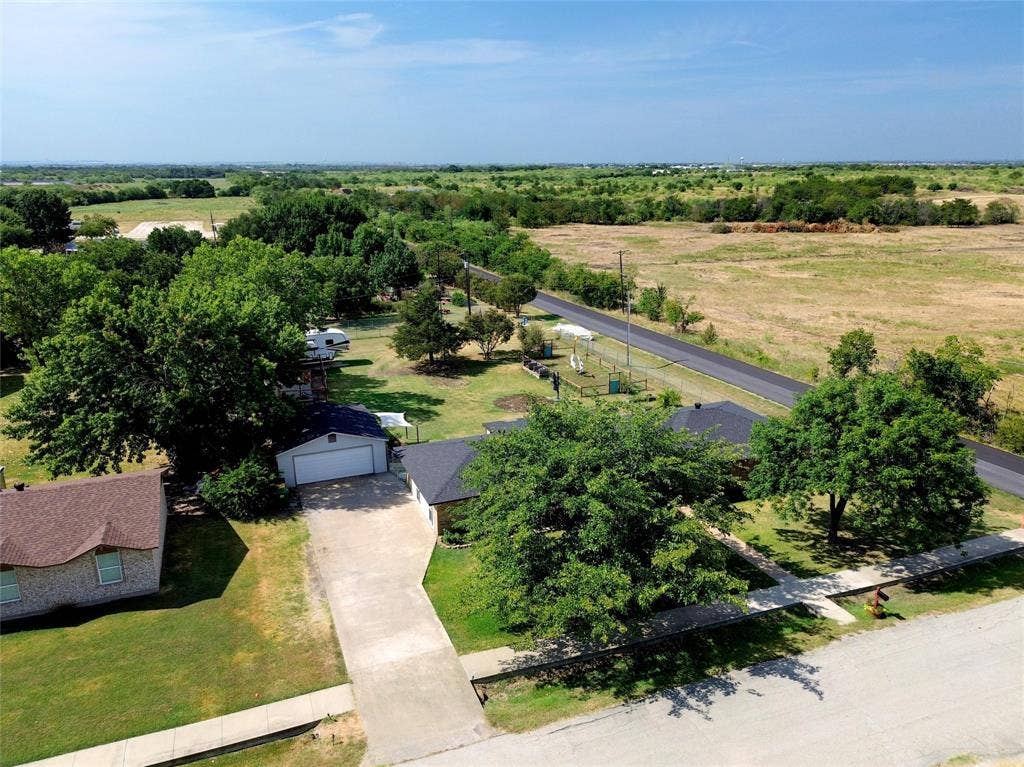 902 Meadowcreek Street, Krum, TX 76249 902 Meadowcreek Street, Krum, TX 76249