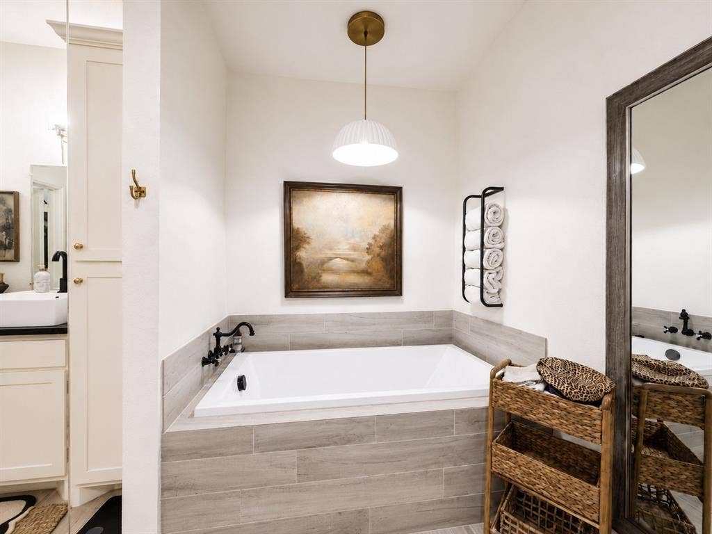 2421 Creek Drive, Granbury, TX 76048 2421 Creek Drive, Granbury, TX 76048