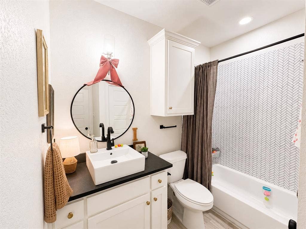 2421 Creek Drive, Granbury, TX 76048 2421 Creek Drive, Granbury, TX 76048