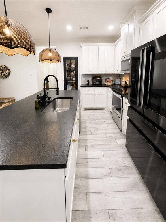 2421 Creek Drive, Granbury, TX 76048 2421 Creek Drive, Granbury, TX 76048