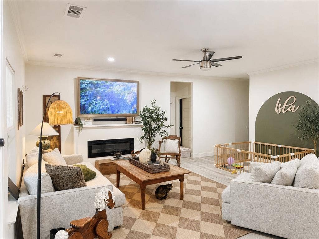2421 Creek Drive, Granbury, TX 76048 2421 Creek Drive, Granbury, TX 76048