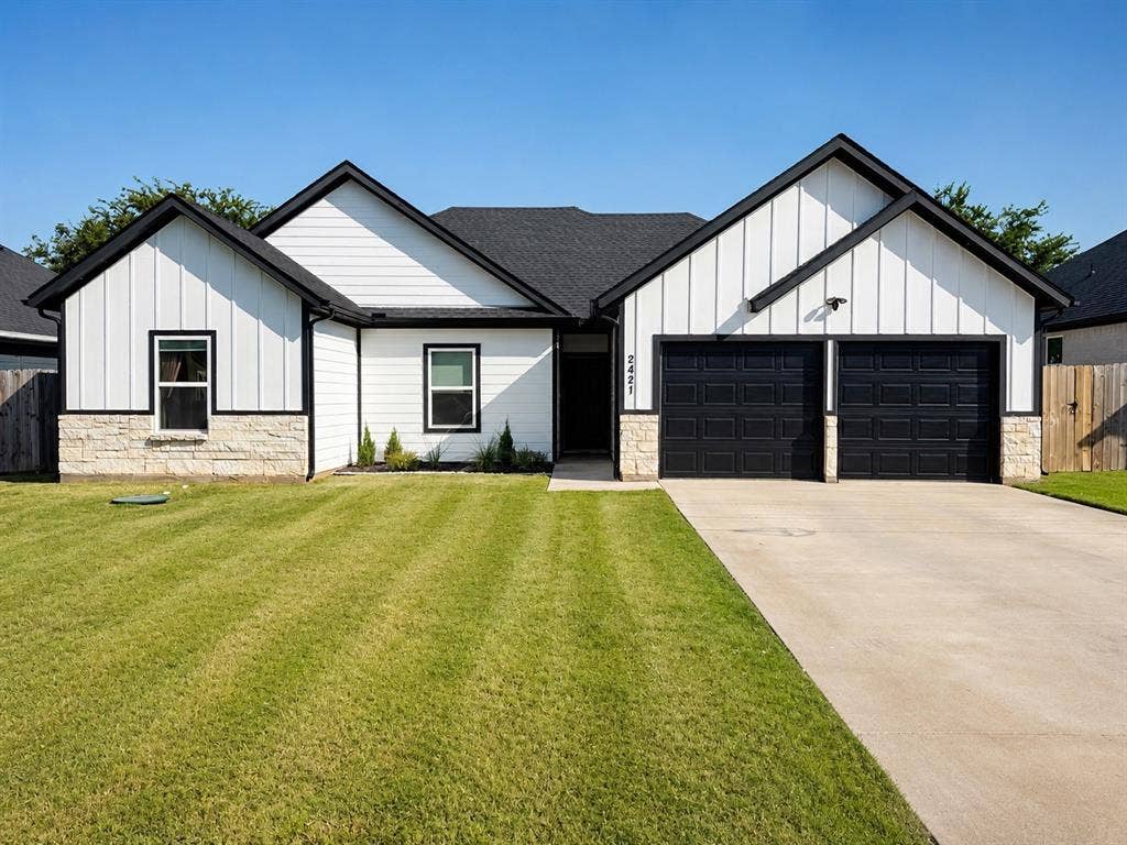 2421 Creek Drive, Granbury, TX 76048 2421 Creek Drive, Granbury, TX 76048