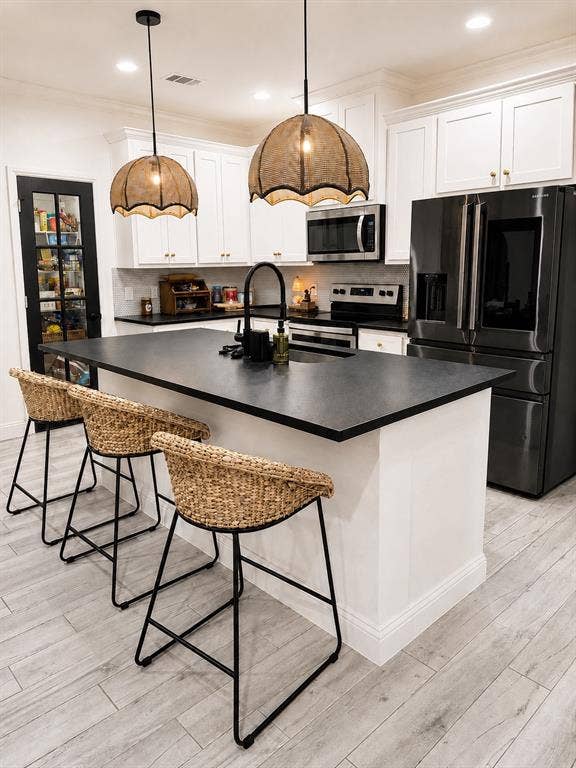 2421 Creek Drive, Granbury, TX 76048 2421 Creek Drive, Granbury, TX 76048