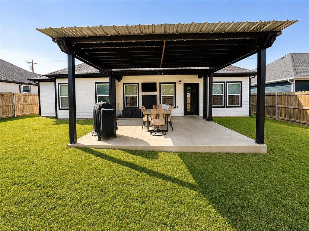 2421 Creek Drive, Granbury, TX 76048 2421 Creek Drive, Granbury, TX 76048