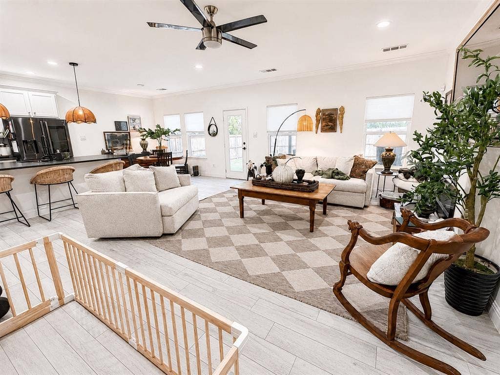 2421 Creek Drive, Granbury, TX 76048 2421 Creek Drive, Granbury, TX 76048