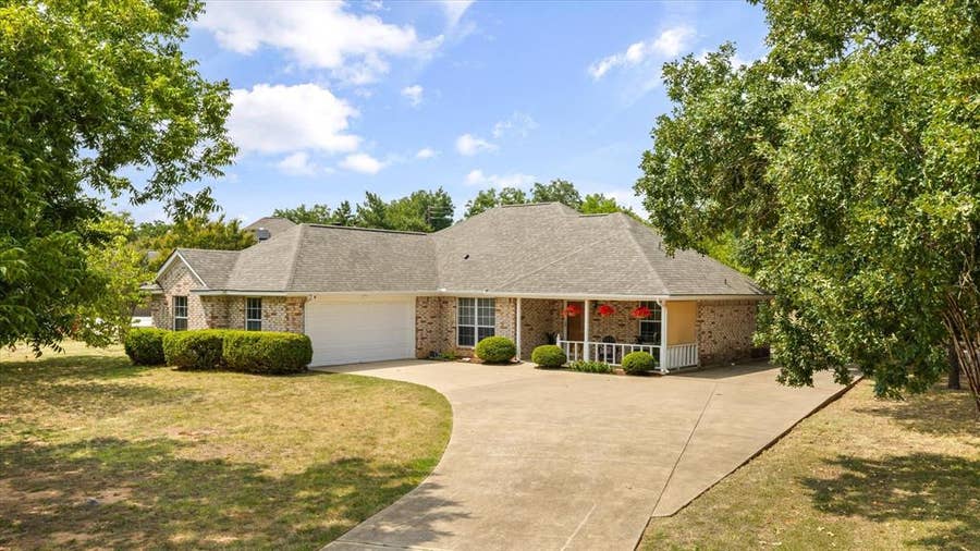 Property photo for 10519 Ravenswood Road, Granbury, TX