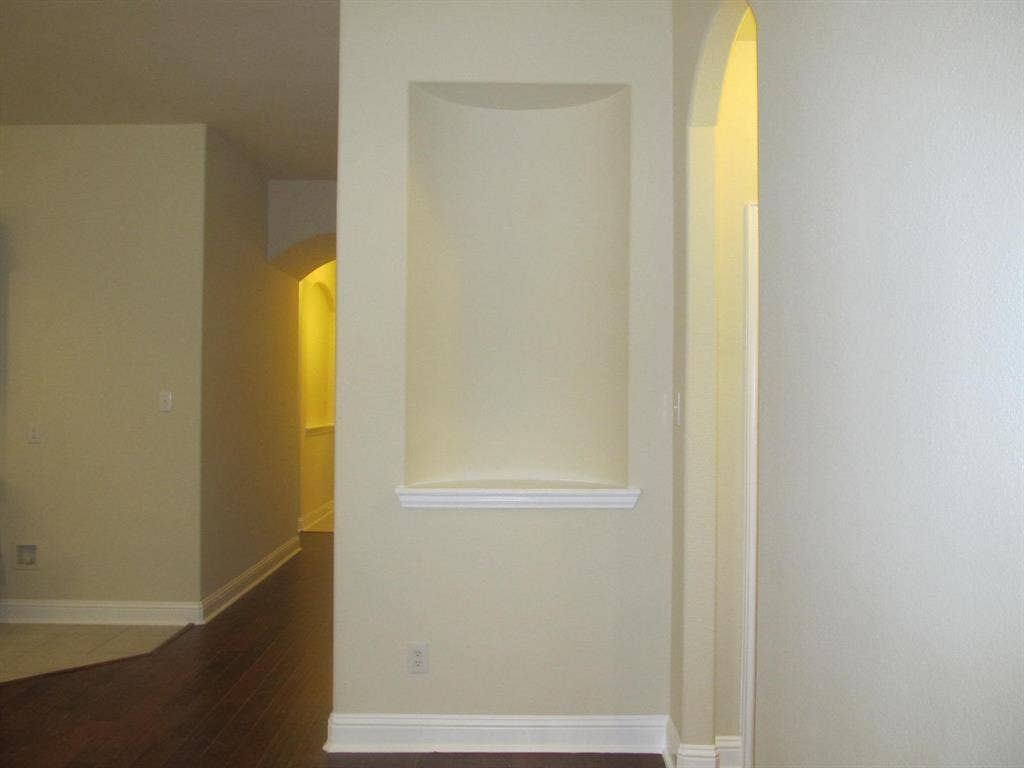Inset Near Primary Entry
